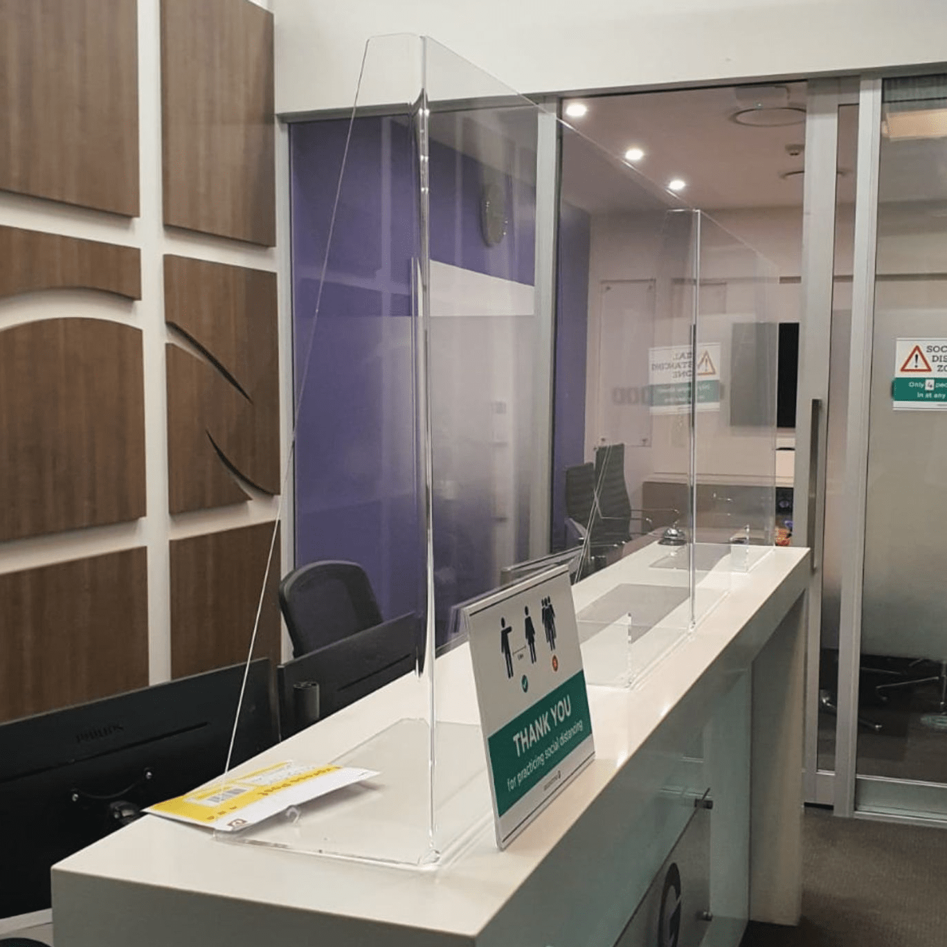 Sneeze Guard–Wraparound  